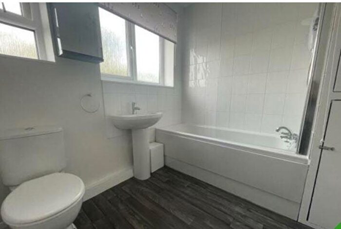 1 Bedroom Flat To Rent In Tinshill Road, Leeds, West Yorkshire, LS16