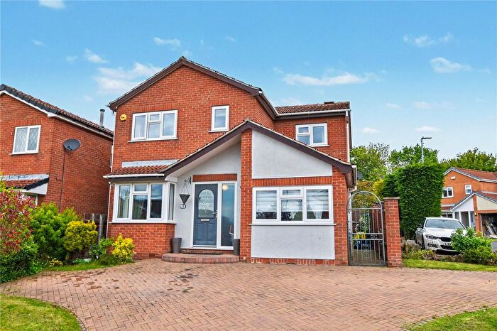 4 Bedroom Detached House For Sale In Landseer Avenue, Tingley, Wakefield, West Yorkshire, WF3