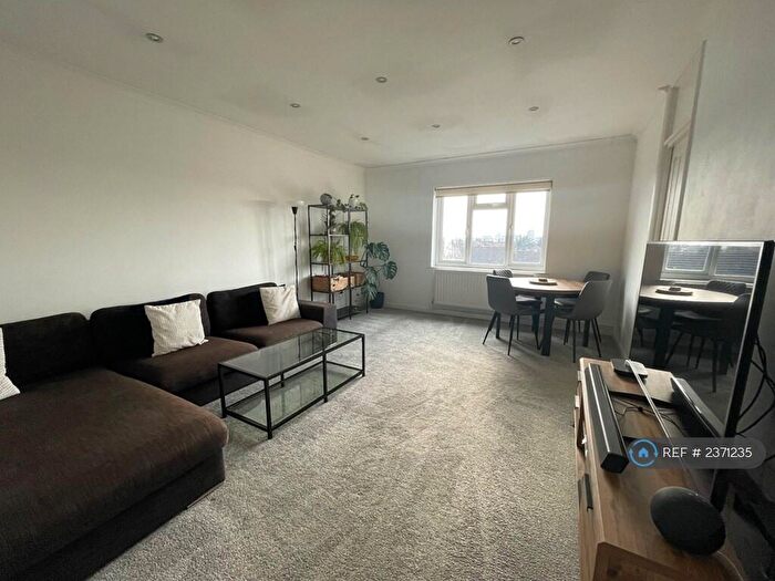 2 Bedroom Flat To Rent In Rowlands Close, London, NW7