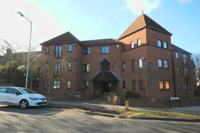 2 Bedroom Flat To Rent In Kimbolton Road, Bedford, MK40