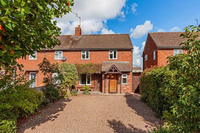 3 Bedroom Semi-Detached House To Rent In Lambourne Crescent, Bicester, OX26