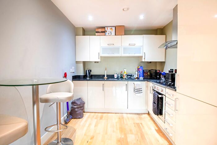 1 Bedroom Flat To Rent In The Chandlers, Leeds, LS2