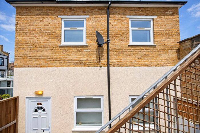 3 Bedroom Flat To Rent In High Street, London, SE20