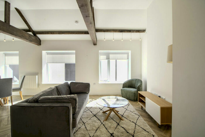 2 Bedroom Apartment To Rent In Briggate, Leeds, LS1