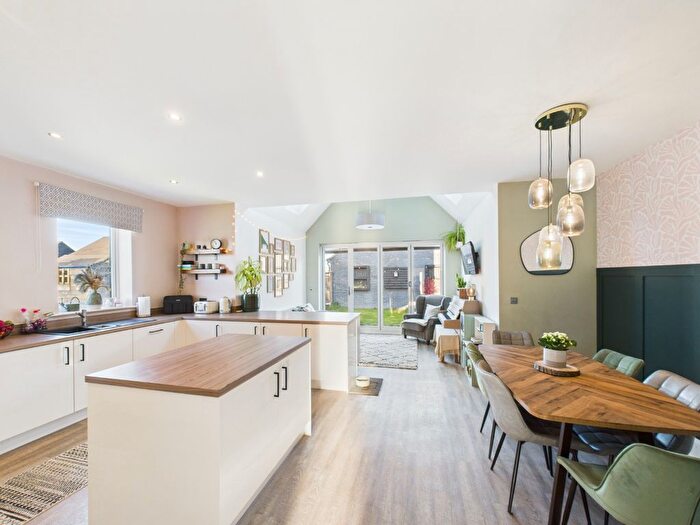 4 Bedroom Detached House For Sale In Memory Lane, Kingswood, HU7