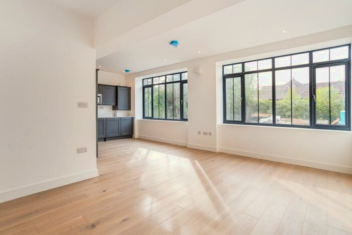 Flat To Rent In Station Road Dorking, RH4