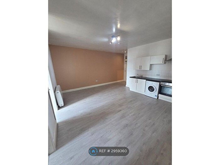 2 Bedroom Flat To Rent In Capitol Buildings, Wallasey, CH45