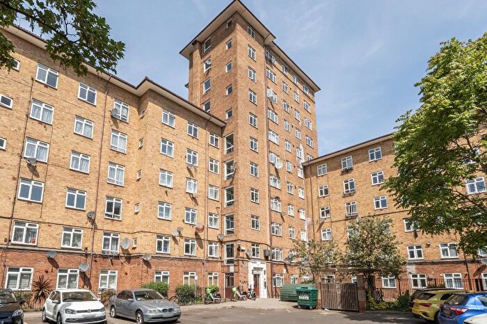 2 Bedroom Flat For Sale In Wandsworth Road, London, SW8