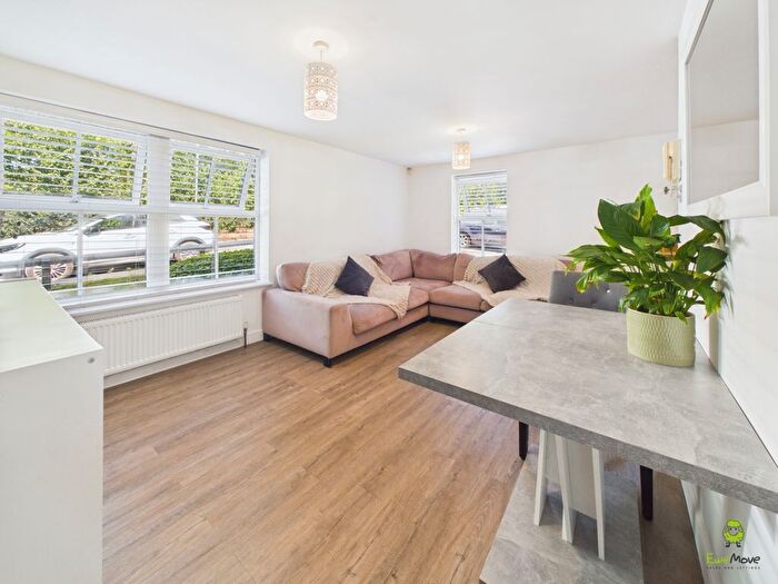 2 Bedroom Flat For Sale In Wardour Court, Dartford, DA2