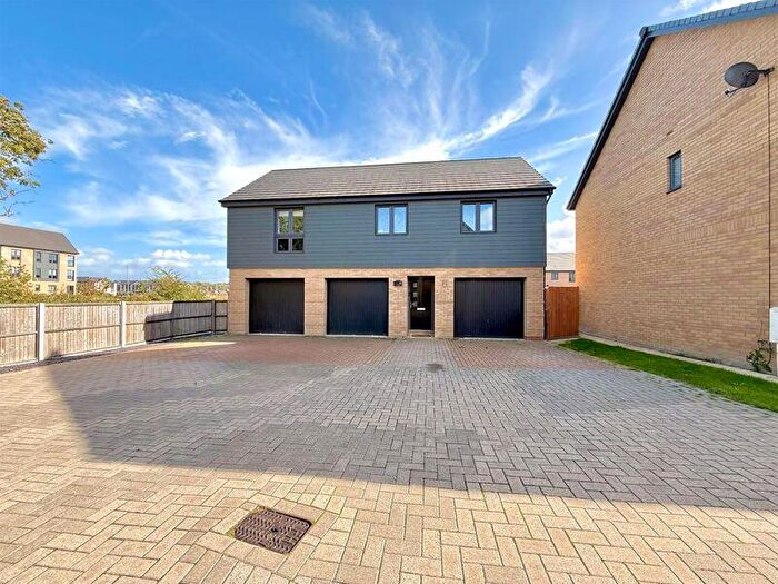 2 Bedroom Coach House For Sale In Titus Grove, Thorn, LU5