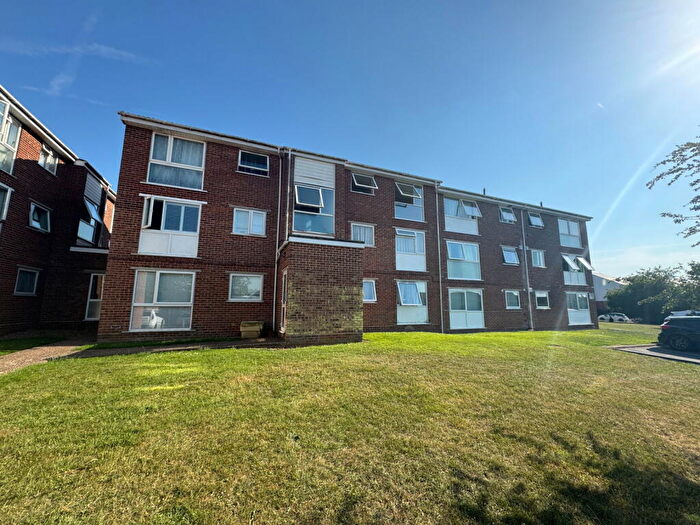 2 Bedroom Apartment To Rent In Trafalgar Court, Braintree, CM7