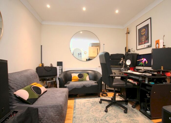 1 Bedroom Flat To Rent In York Way, Islington, N7
