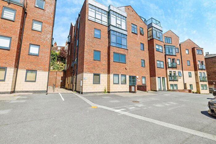 3 Bedroom Apartment For Sale In Greestone Mount, Lincoln, LN2