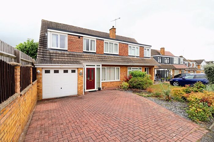5 Bedroom Semi-detached House For Sale In South Lawne, Bletchley, Milton Keynes, MK3