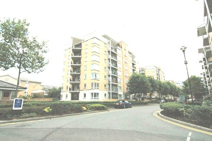 3 Bedroom Apartment To Rent In Newport Avenue, E14