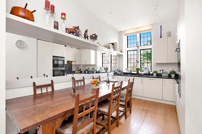 2 Bedroom Apartment For Sale In Kings Drive, Midhurst, GU29
