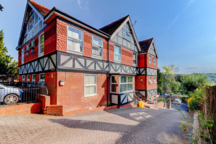 1 Bedroom Apartment For Sale In Priory Road, High Wycombe, Buckinghamshire, HP13