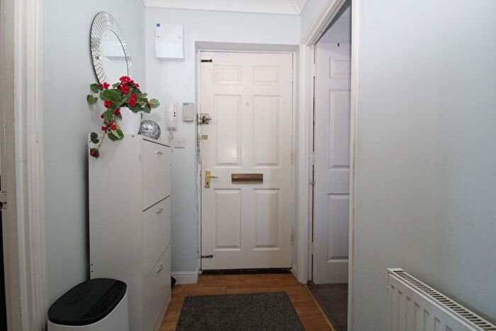 1 Bedroom Flat For Sale In Caroline Place, Harlington, Hayes, UB3