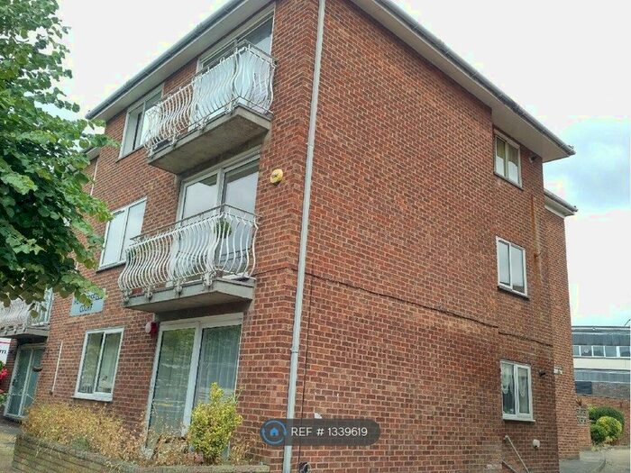1 Bedroom Flat To Rent In Weathersfield Court, London, SE9