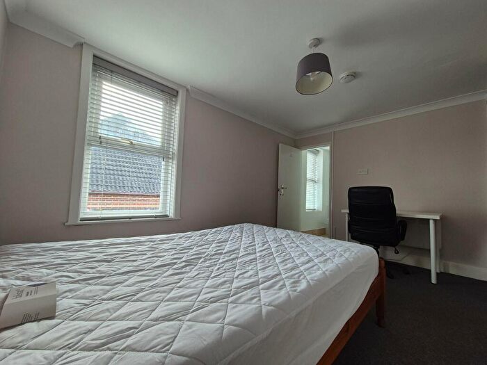 1 Bedroom Flat To Rent In Kingston Road, Shirley, SO15