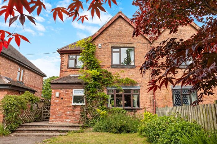 3 Bedroom Semi-Detached House For Sale In Benton Green Lane, Berkswell, CV7