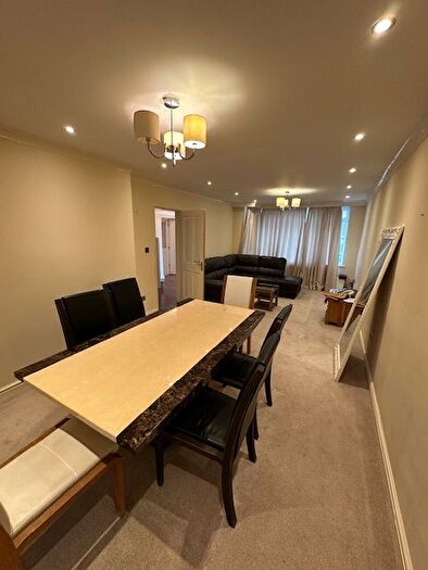 5 Bedroom Semi-Detached House To Rent In Dickenson Road, Manchester, M14