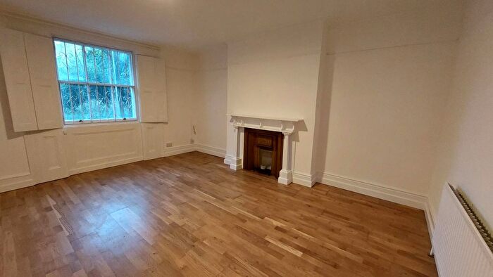 2 Bedroom Flat To Rent In The Grove, London, W5