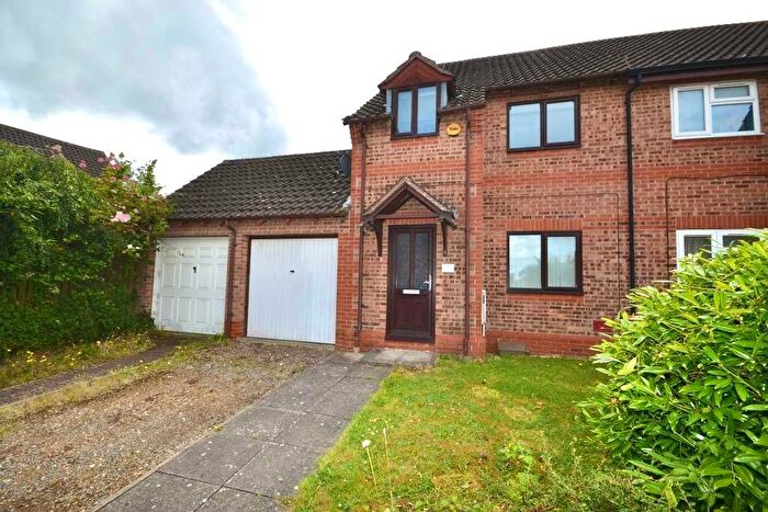 3 Bedroom Semi-Detached House To Rent In Redhuish Close, Furzton, Milton Keynes, Buckinghamshire, MK4