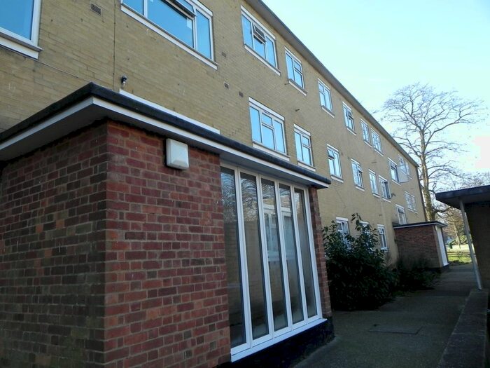 2 Bedroom Flat To Rent In Tanys Dell, Harlow, CM20