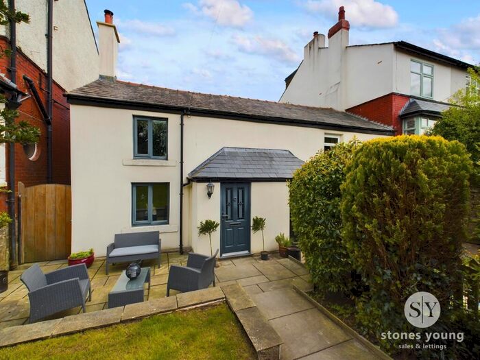 3 Bedroom Cottage For Sale In Copster Green, Blackburn, BB1