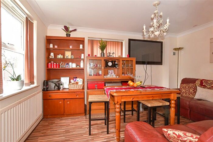 6 Bedroom Detached House For Sale In Trona Court, Sittingbourne, Kent, ME10