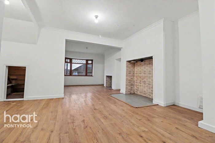 3 Bedroom Terraced House For Sale In Hillrise, Pontypool, NP4