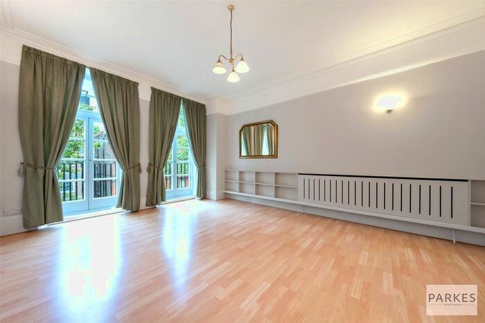 4 Bedroom Flat To Rent In Old Brompton Road, Earls Court, London, SW5