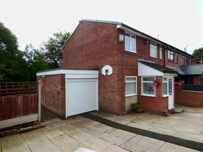 3 Bedroom Semidetached House For Sale In Centre Park Road, Halliwell