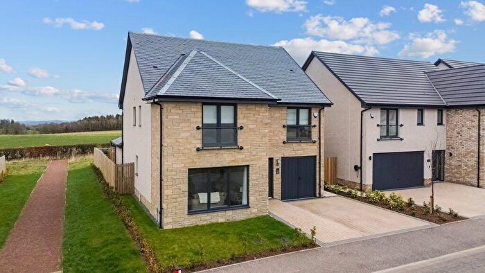 6 Bedroom Detached House For Sale In Kestrel Street, Rosslynlee, EH25