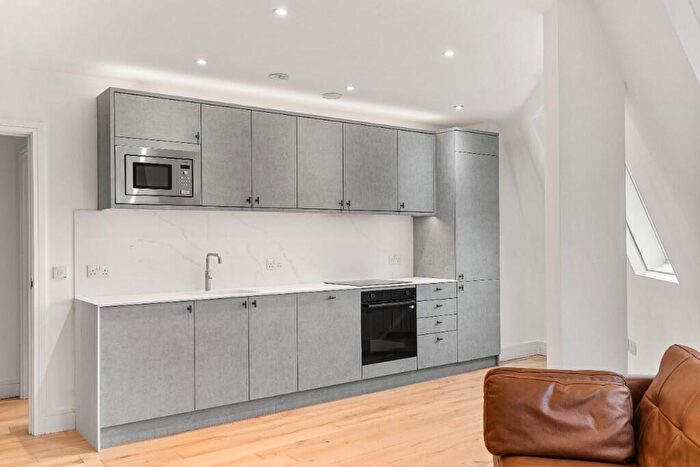 2 Bedroom Flat To Rent In Market Court, Railway Street, Hertford, Hertfordshire, SG14