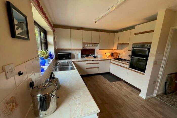 3 Bedroom Bungalow To Rent In Woodlands Park, Rhydaman, SA18