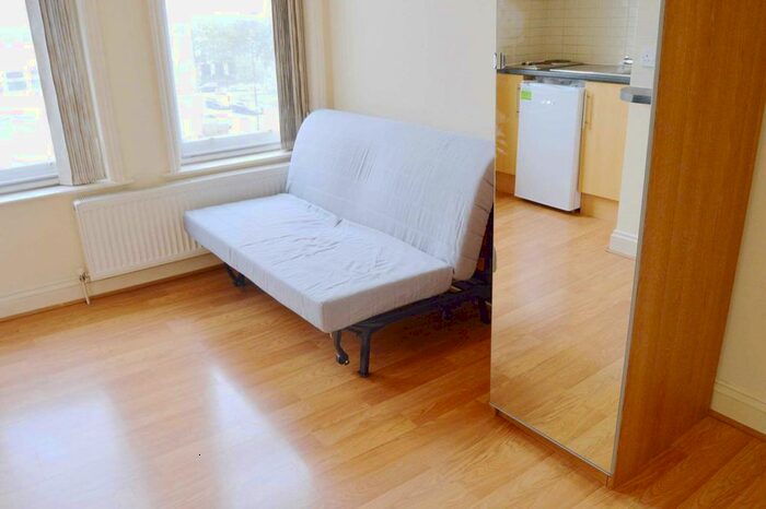 Studio To Rent In High Street, Acton, W3