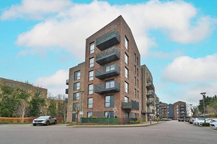 2 Bedroom Flat For Sale In Maple Lodge, Watford, WD18