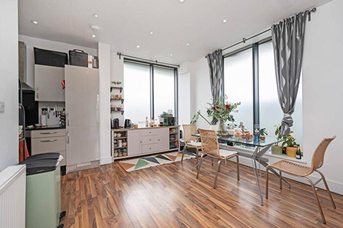 3 Bedroom Flat For Sale In Doros House, Cambridge Heath Road, Whitechapel, London, E1