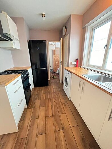 3 Bedroom Flat To Rent In Beehive Court, Beehive Lane, Ilford, Gants Hill, Redbridge, London, IG1