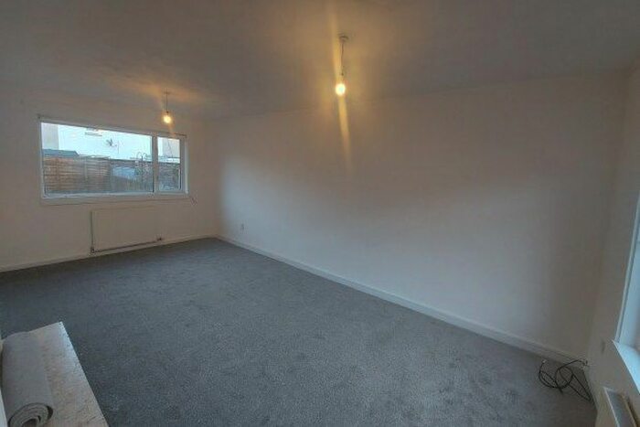 3 Bedroom Property To Rent In Spruce Road, Glasgow, G67