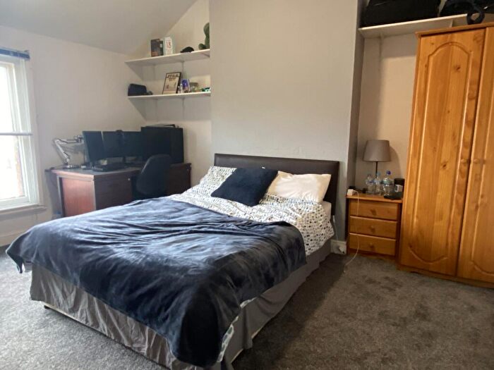 6 Bedroom Terraced House To Rent In Last Room Available // Bed & Bath // June, LN5