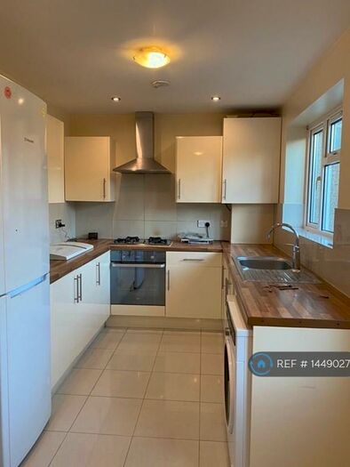 3 Bedroom Semi-Detached House To Rent In Honeypot Lane, Stanmore, HA7