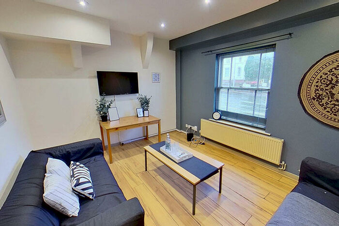 5 Bedroom Town House To Rent In Mansfield Road, Nottingham, NG1