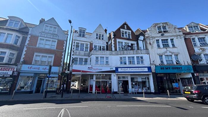 4 Bedroom Flat To Rent In Hamlet Court Road, Westcliff-on-Sea, SS0
