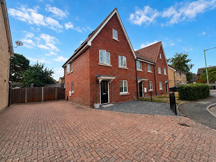 4 Bedroom Semi-Detached House For Sale In Elmcroft Close, Beck Row, IP28