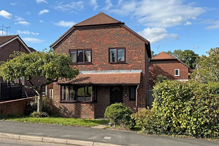 4 Bedroom Detached House For Sale In Woodside Road, Chiddingfold, Godalming, GU8