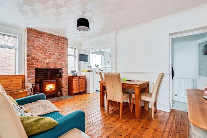 2 Bedroom End Terrace House For Sale In Dores Road, Swindon, Wiltshire, SN2