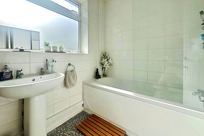 4 Bedroom Detached House For Sale In The Close, Holbury, Southampton, SO45